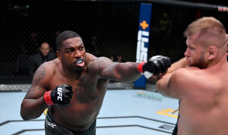 Тыбура отправил в нокаут Харриса на турнире UFC Вегас 28