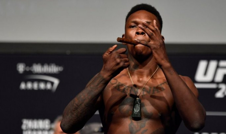 Адесанья орта салмақта UFC чемпионы атағын қорғап қалды