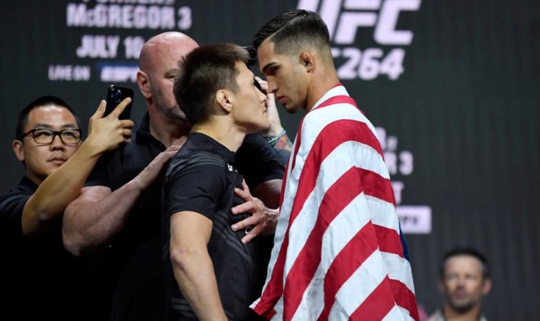 Жұмағұлов UFC-дегі үшінші жекпе-жегінің алдында көз түйістірді