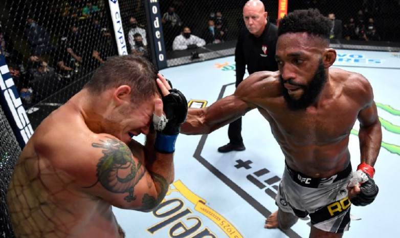 Роу техническим нокаутом победил Косси на турнире UFC Вегас 33 (+Видео)