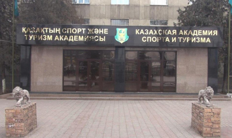 «Удручающее состояние бассейна». Депутат обвинил Академию спорта и туризма в неудачном выступлении пловцов на Олимпиаде
