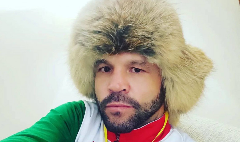 «Канелоның» ағасы Қазақстанға келіп, ұлттық тамақтан дәм татты