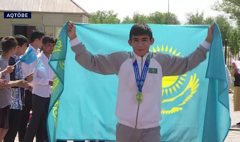 Қазақстандық самбошылар жастар арасындағы әлем чемпионатында екі медаль жеңіп алды