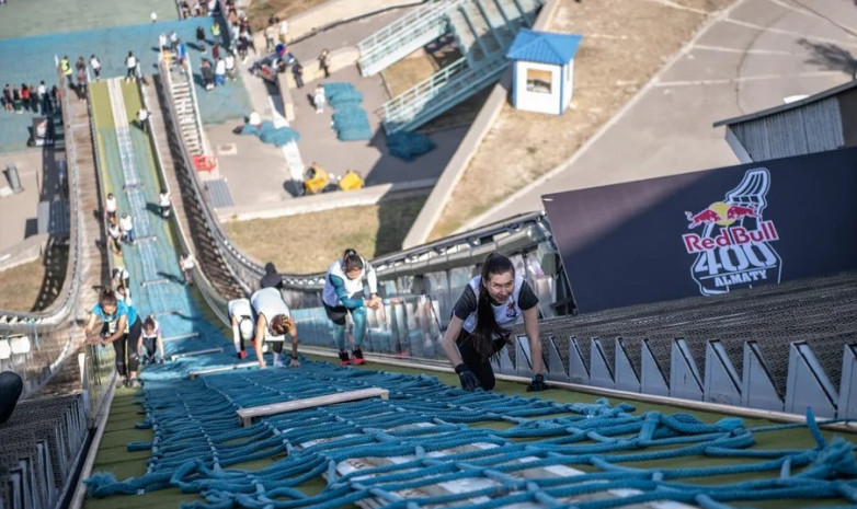 В Алматы прошел вертикальный забег  Red Bull 400