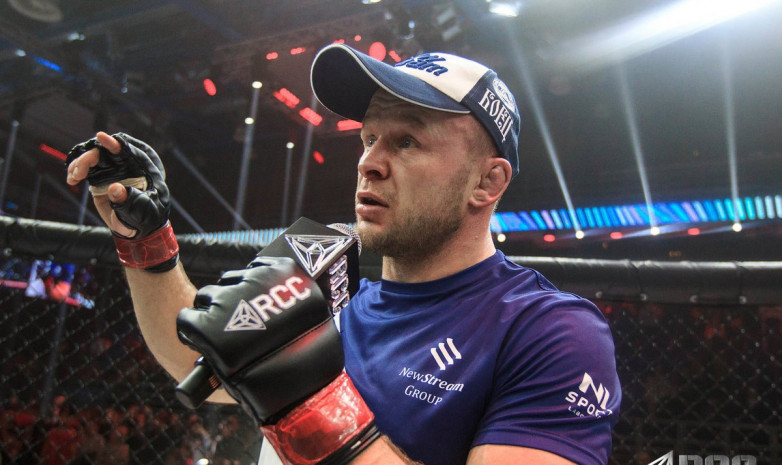 Шлеменко объяснил, почему Джонсон проиграл Емельяненко на турнире Bellator 269