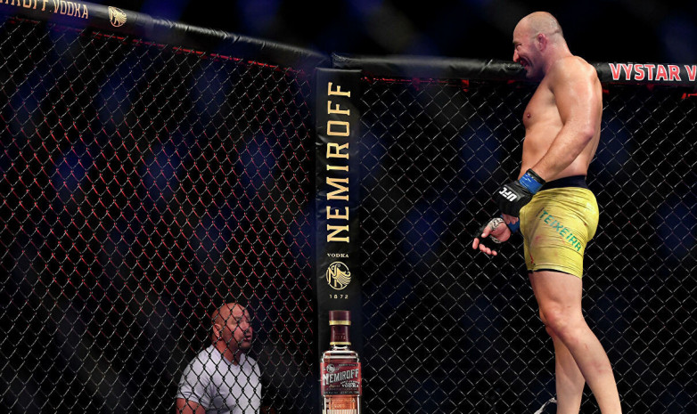 Видео. 42 жастағы Тейшера UFC чемпионы атанды