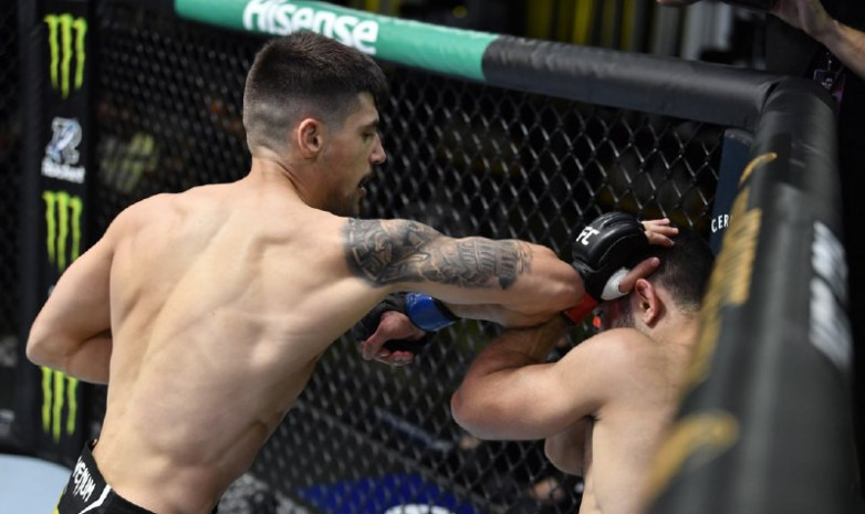 Альварес UFC Vegas 42 турнирінде Мойзесті нокаутқа түсірді (+видео)