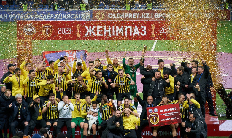 Қазақстан кубогын жеңіп алған «Қайрат» Алматыға келді. Видео