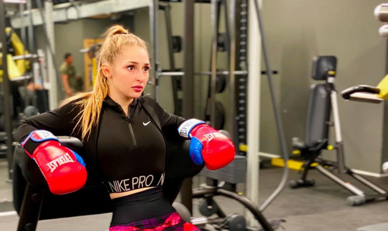 Ангелина Лукас 18 желтоқсанда кәсіпқой рингтегі дебютін өткізеді
