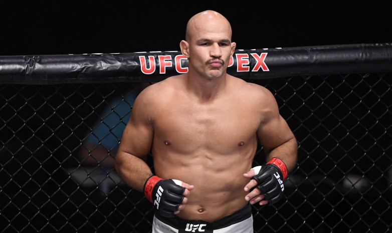 Экс-чемпион UFC Джуниор дос Сантос проведет бой в рамках шоу Triad Combat