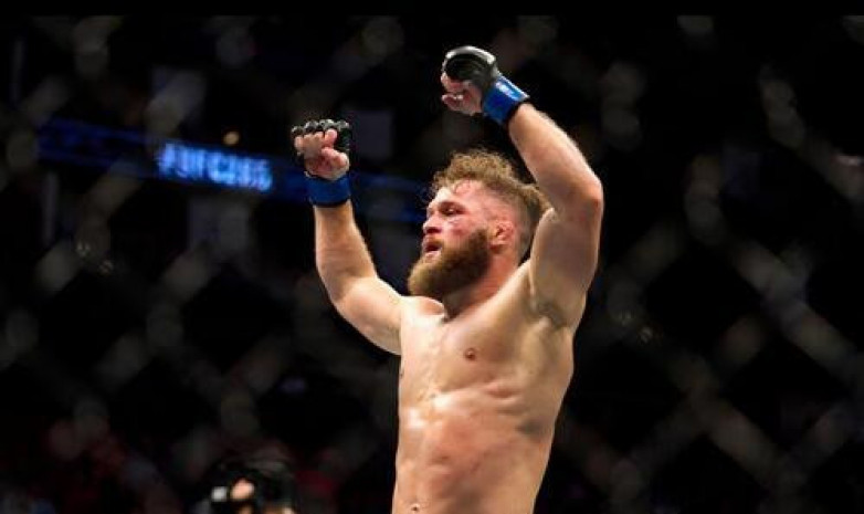 Қазақстанда туған UFC файтері рейтингте жоғары көтерілді