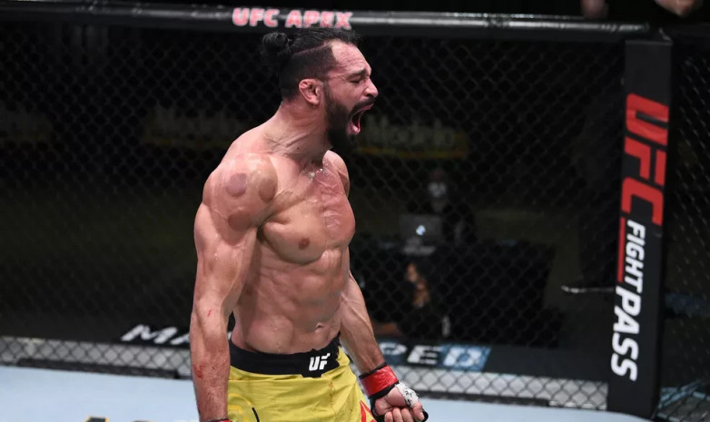 Перейра выиграл у Фиальо в основном карде турнира UFC 270