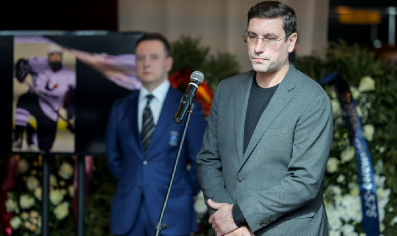 «Неприемлемо». Глава МХЛ отреагировал на поведение экс-тренера «Алматы», ударившего игрока своей команды ногой
