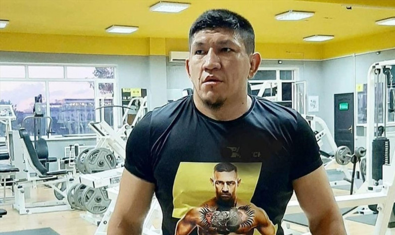Танымал файтер Қуат Хамитовті белгісіз біреулер ұрып-соққан. Желіде суреті тарады