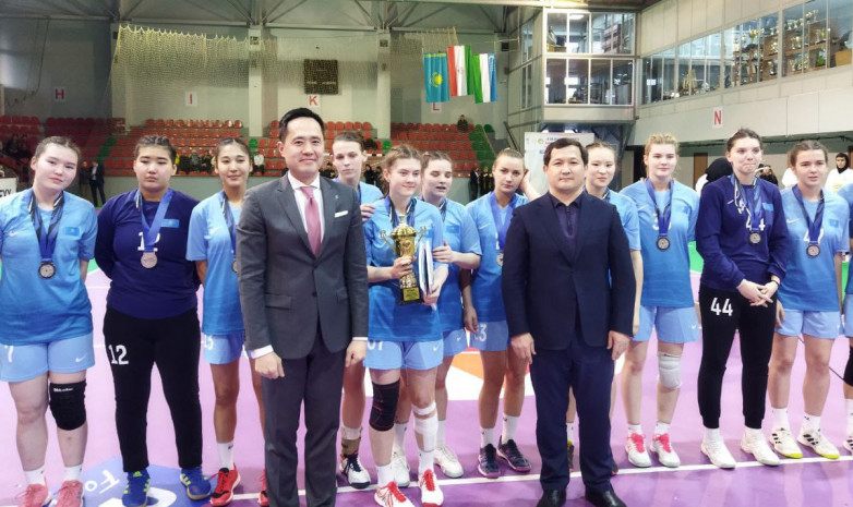 Женская сборная Казахстана заняла второе место на чемпионате Азии по гандболу