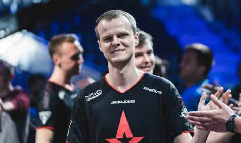 «Xyp9x» сыграл тысячу карт в официальных матчах на LAN