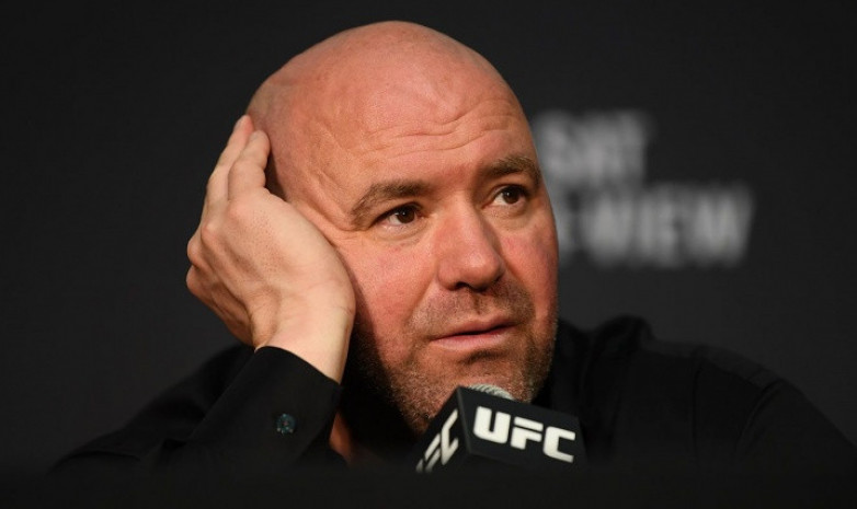 Дана Уайт смотрел бой «Канело» - Бивол во время титульного поединка на турнире UFC 274