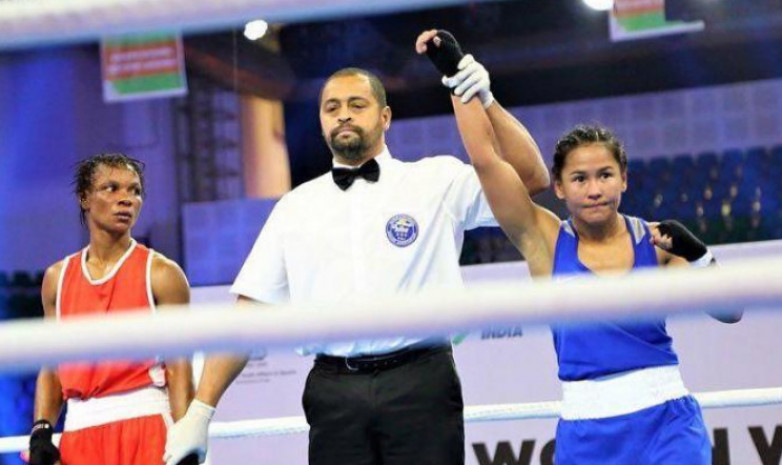 Жайна Шекербекова одержала победу в 1/16 финала чемпионата мира по боксу