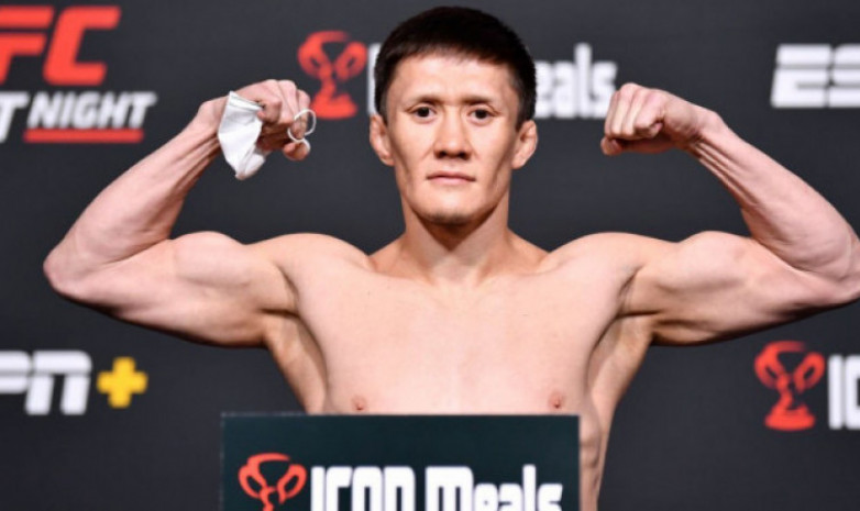Қазақстандық файтер UFC-дегі жекпе-жегі үшін Лас-Вегасқа жетті