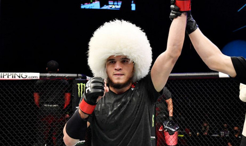 Умар Нурмагомедов выиграл у Манесса в основном карде турнира UFC Vegas 57