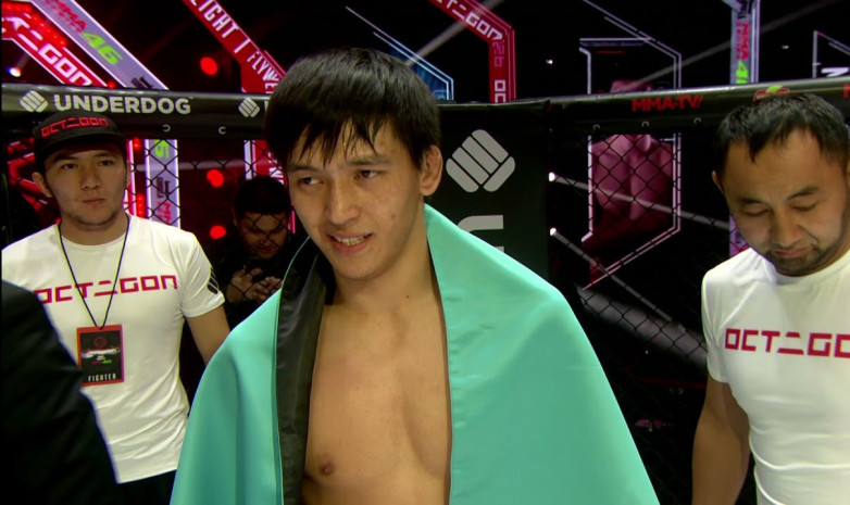 Азат Максум дрался с переломом в главном бою турнира OCTAGON 31