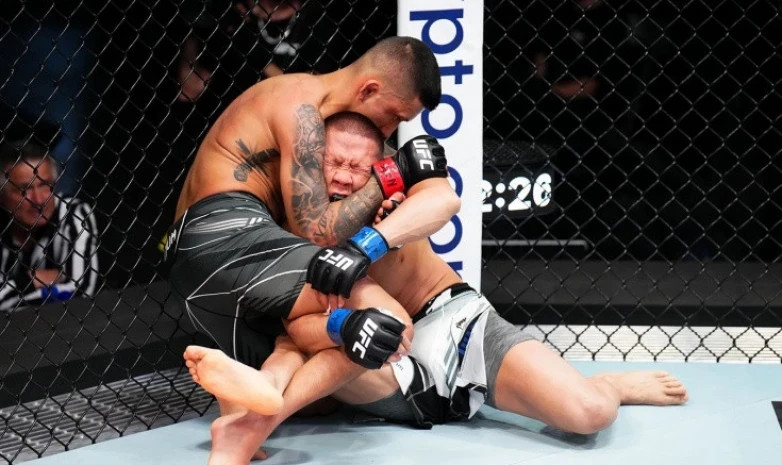 Жалғас Жұмағұловтың UFC-дегі жекпе-жегіне бейнешолу