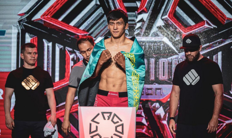 OCTAGON 31: басты жекпе-жекте Азат Мақсұм бразилиялықты сенімді жеңді
