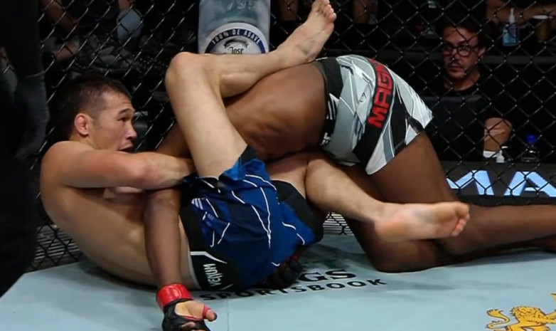 Шавкат Рахмоновтың UFC Vegas 57 турниріндегі жеңісті жекпе-жегінің видеосы