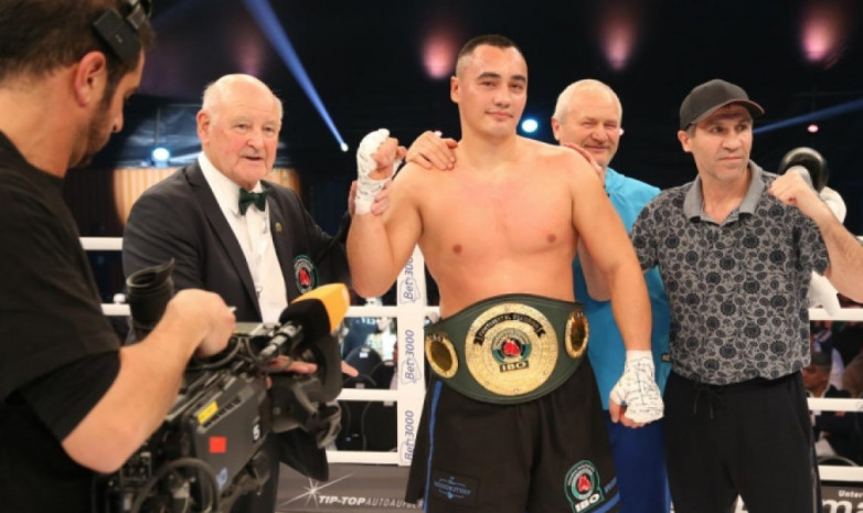 Қазақстандық нокаутшы WBA чемпионын жекпе-жекке шақырды