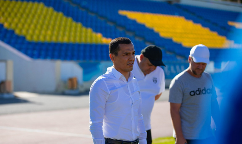 «Ақжайық» директоры клуб ойыншыларымен қоштасты