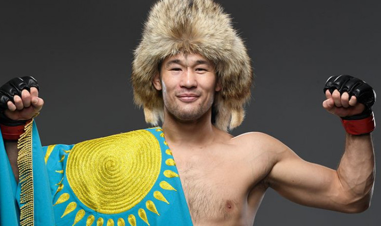 Опубликовали точное время боёв Рахмонова и Морозова в UFC