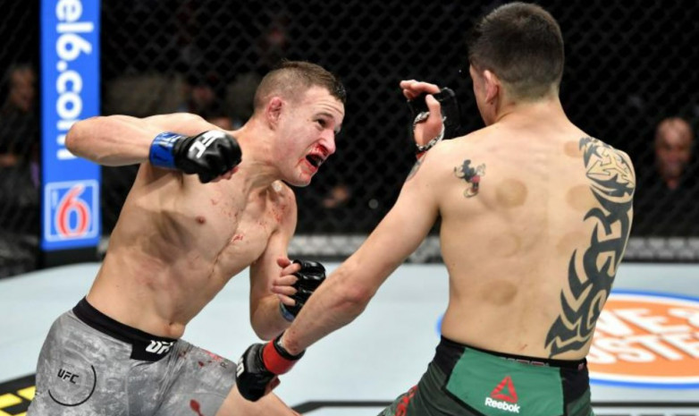 UFC 277: Кештің үздік жекпе-жегі анықталды