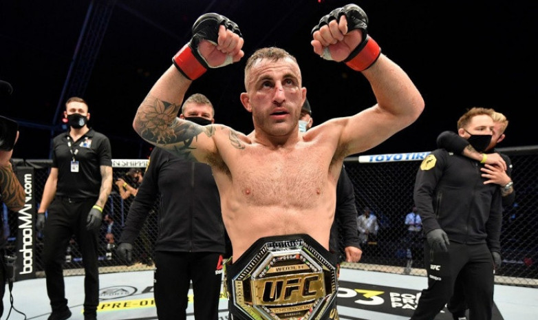 Волкановски жартылай жеңіл салмақтағы UFC чемпионы атағын қорғады