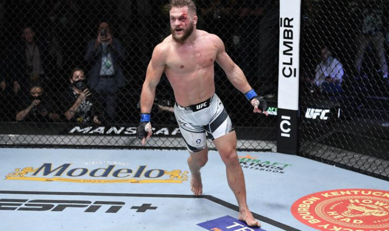 UFC Vegas 58: Рафаэль Физиев басты жекпе-жекте жеңіске жетті