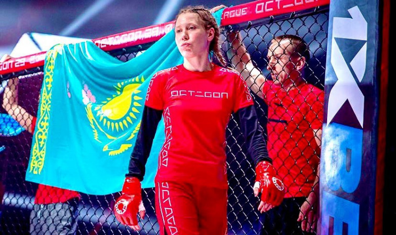 Чемпионка OCTAGON в наилегчайшем весе сенсационно проиграла грузинке на турнире с дебютом Фирузы Шариповой. Видео