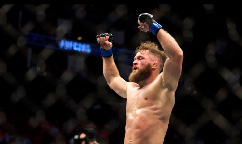 «Ол Қазақстанда дүниеге келген». UFC файтерінің менеджері спортшының Қырғызстанның намысын неге қорғамайтынын түсіндірді