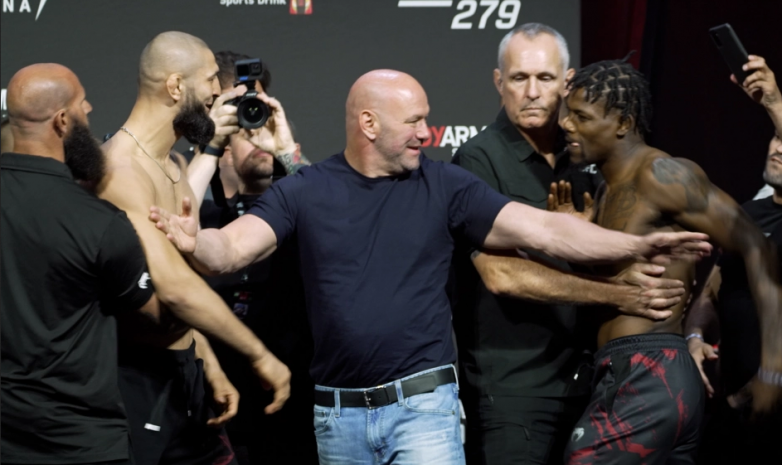 UFC 279 турниріне қатысушылар салмақ өлшеп, көз түйістірді. Видео