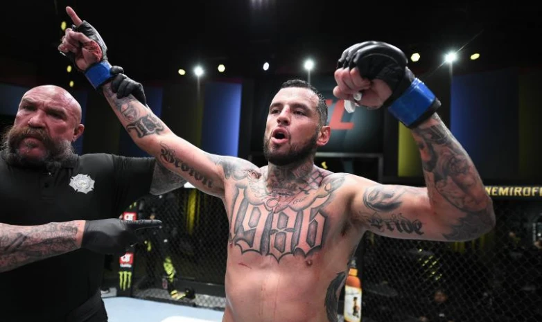 Видео боев основного карда турнира UFC 279