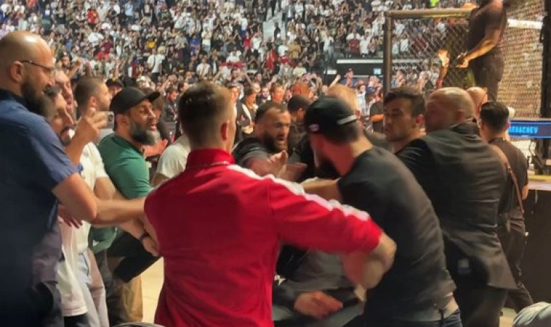 Чимаев и Нурмагомедов подрались в зале во время турнира UFC 280. ВИДЕО