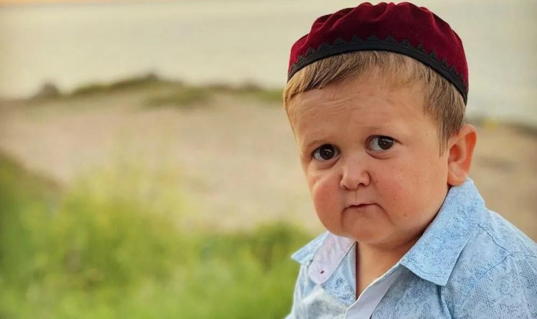 Хасбик будет находиться в углу Махачева во время поединка с Оливейрой