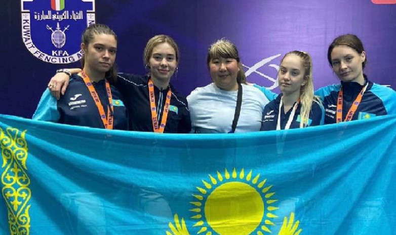 Кувейтте Қазақстан әйелдер құрамасы семсерлесуден күміс медаль иеленді