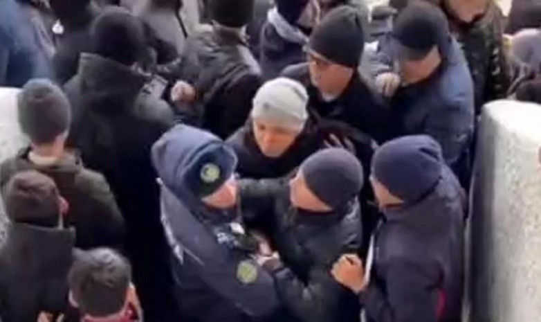 Полиция предотвратила стычки между футбольными болельщиками «Актобе» и «Кайрата»