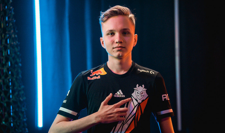 M0NESY выгнали из бара во время празднования победы на BLAST Premier: World Final 2022