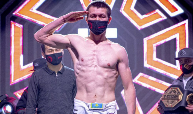 Бауыржан Куанышбаев уверенно победил иранца на турнире OCTAGON 41. Видео