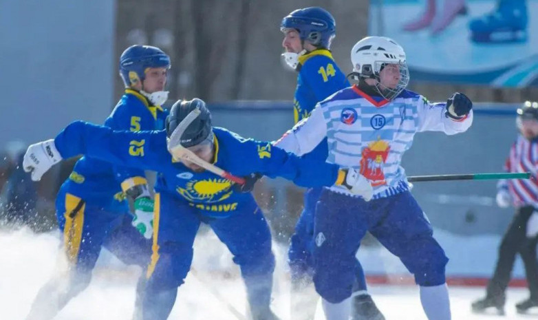 «Акжайык» вновь уступил «Никельщику» на всероссийских соревнованиях по хоккею с мячом