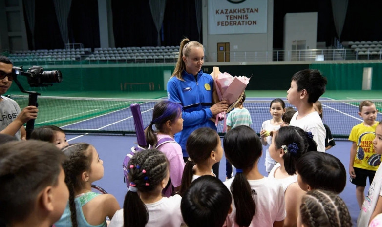 Елена Рыбакина сдержала обещание и финансово поддержала молодых казахстанских звезд