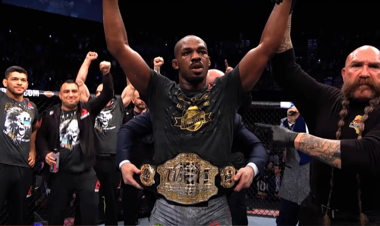 Аты аңызға айналған файтер ауыр салмақта UFC чемпионы атанды