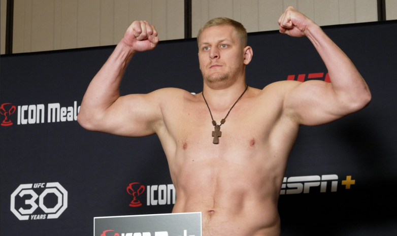 UFC Vegas 71 турниріне қатысатын спортшылар салмақ өлшеді