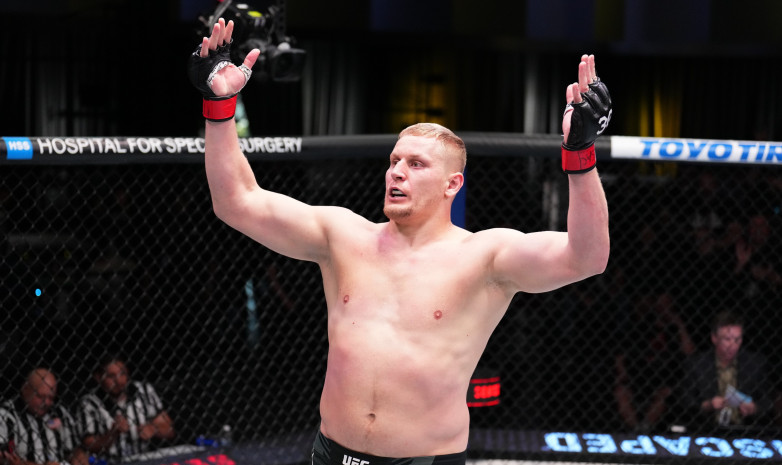UFC Vegas 71 турнирінің басты жекпе-жегі нокаутпен аяқталды