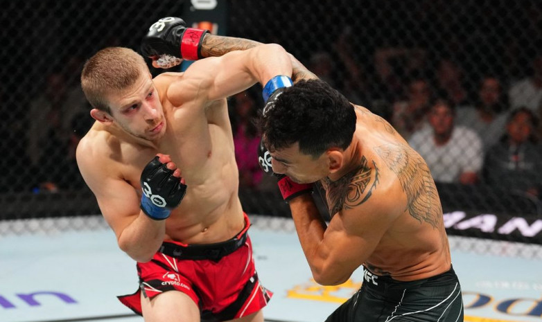 Обнародованы гонорары Холлоуэя и Мурзаканова за бои на UFC on ESPN 44